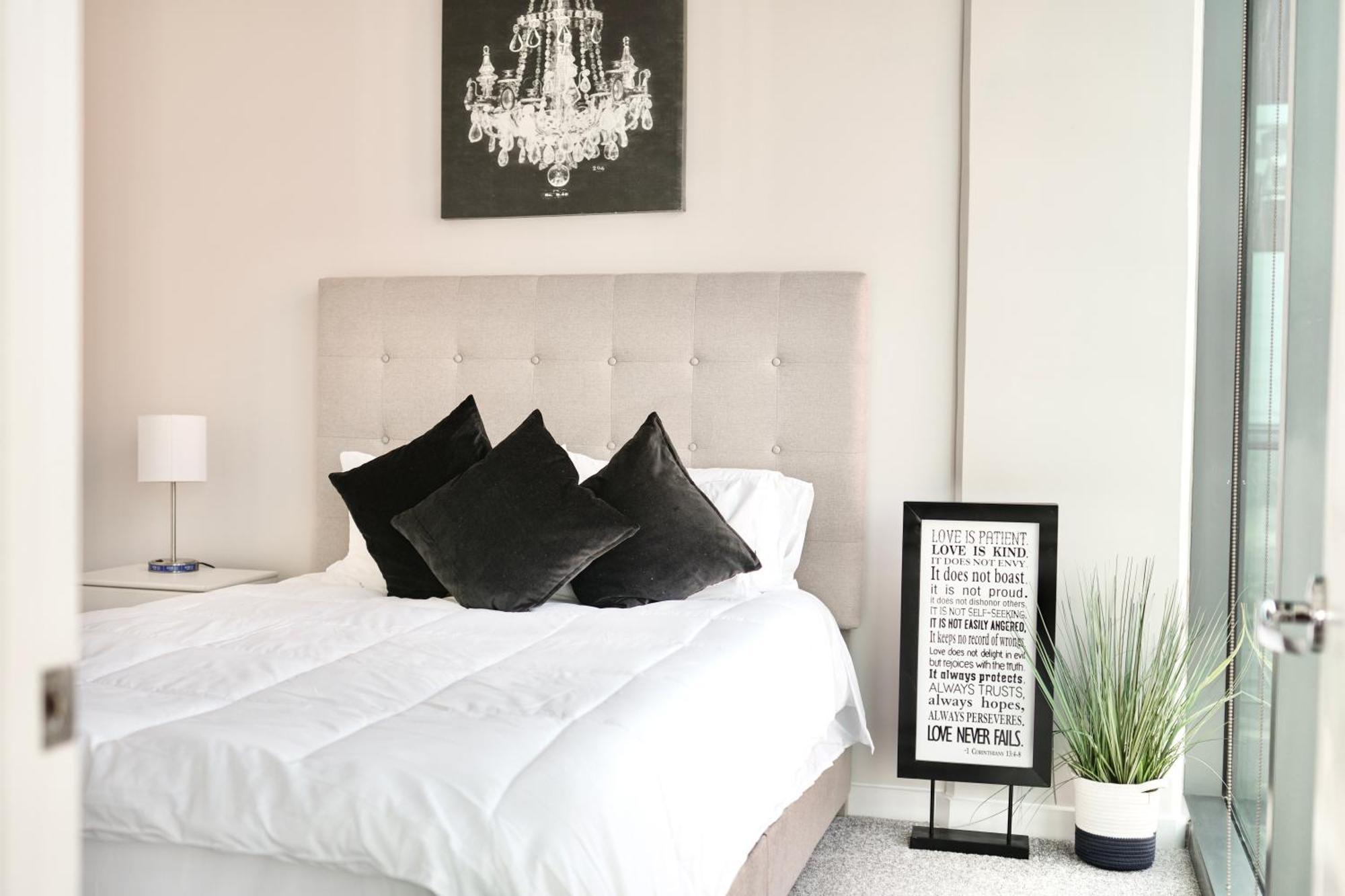 Luxury Boutique Condo In North Атланта Экстерьер фото